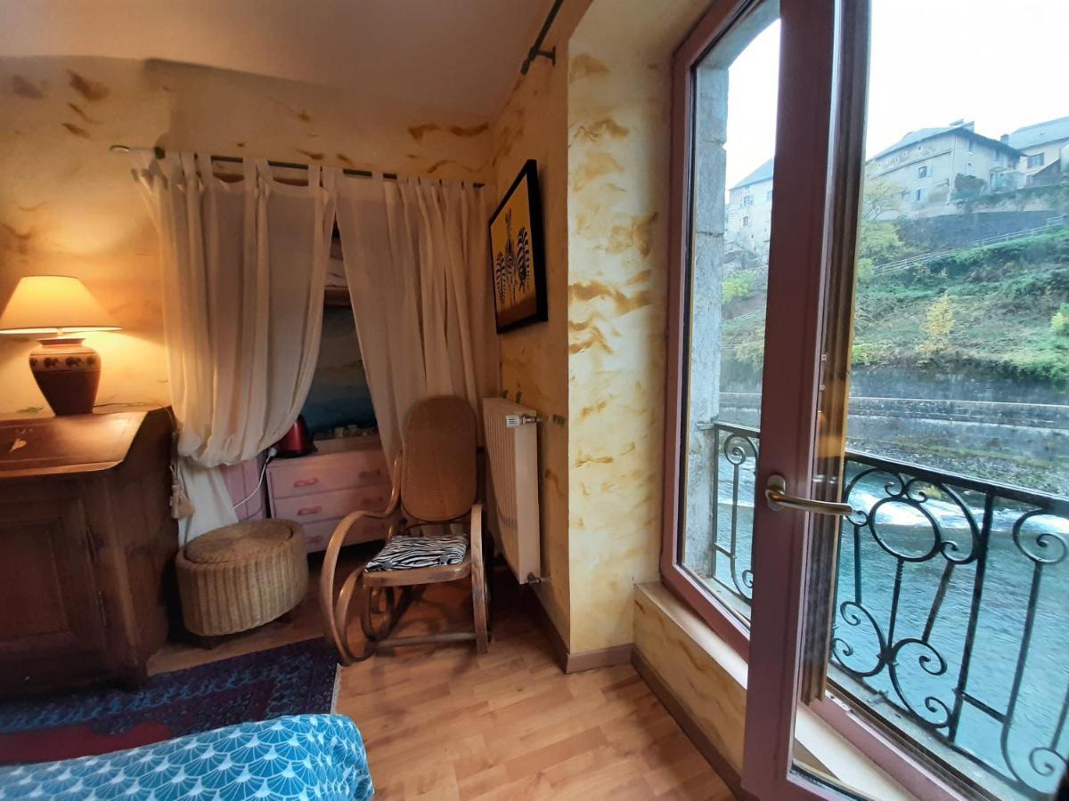 Au Fil De Lods Bed & Breakfast Eksteriør bilde